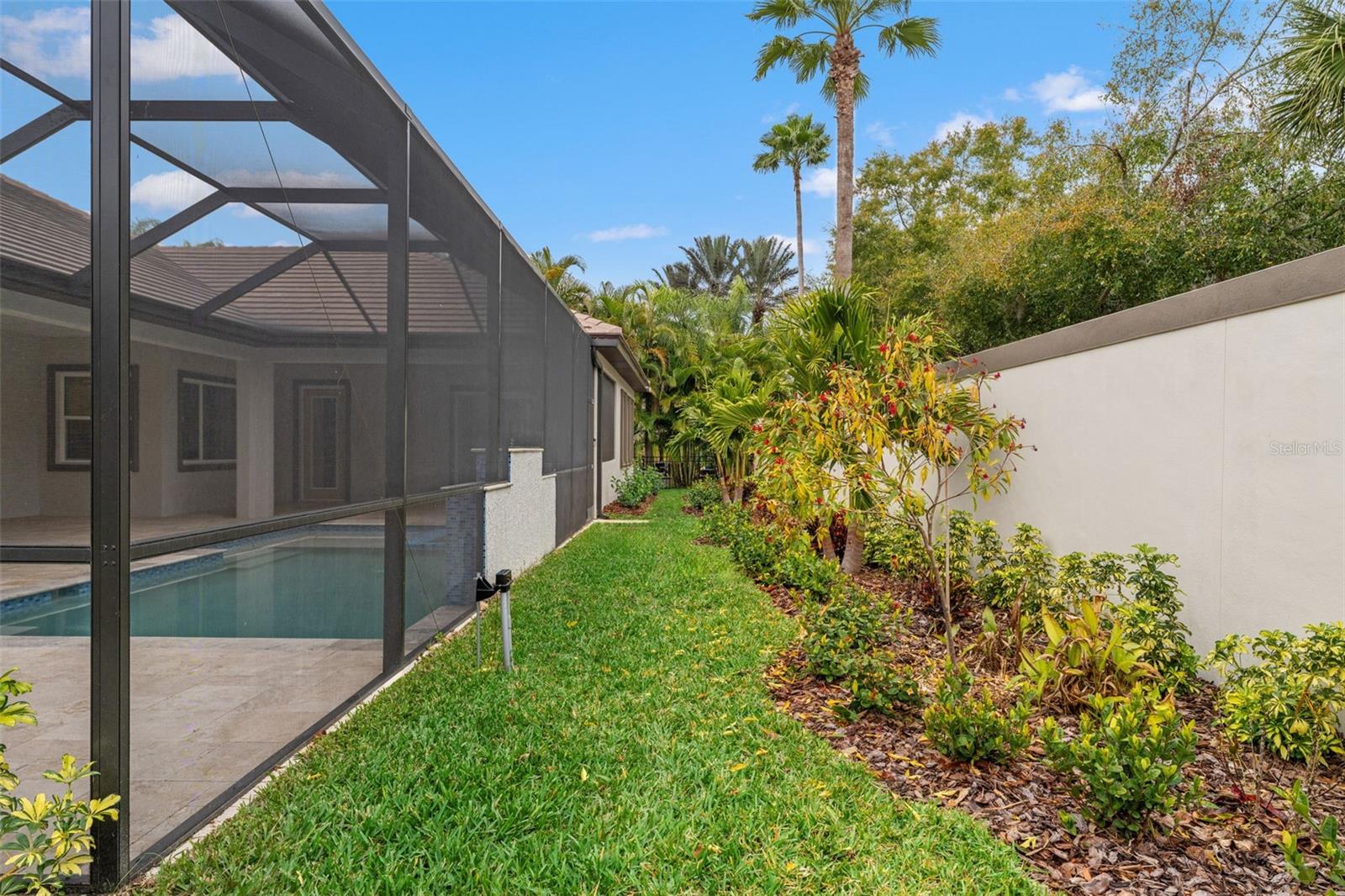 CHAMPIONS CLUB - Residential