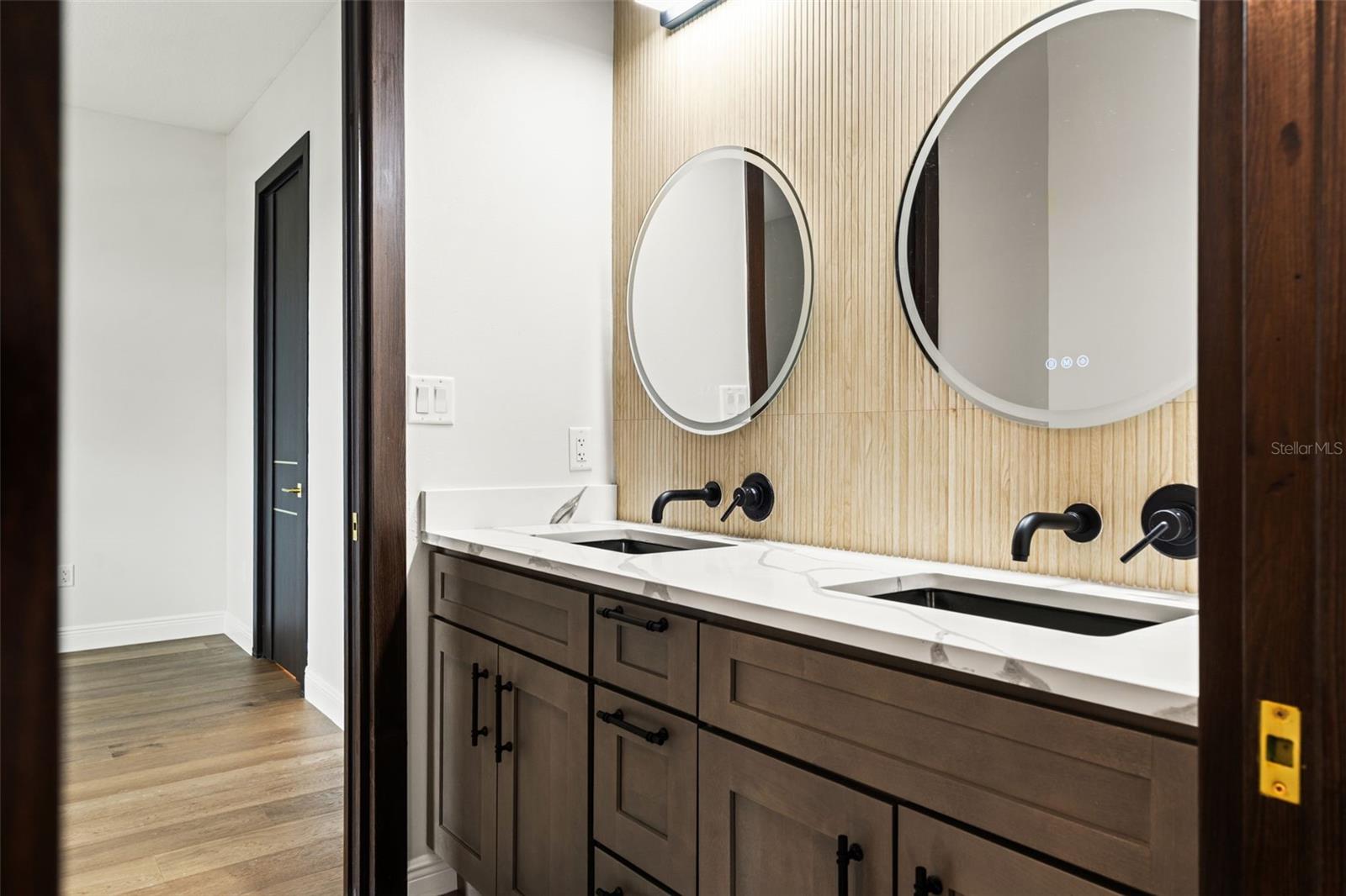 CHAMPIONS CLUB - Residential