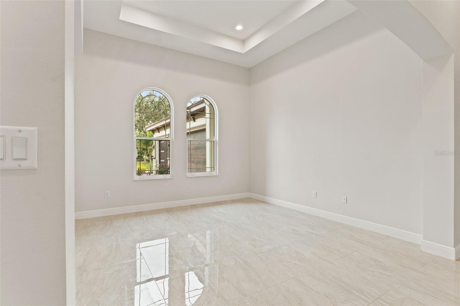 CHAMPIONS CLUB - Residential