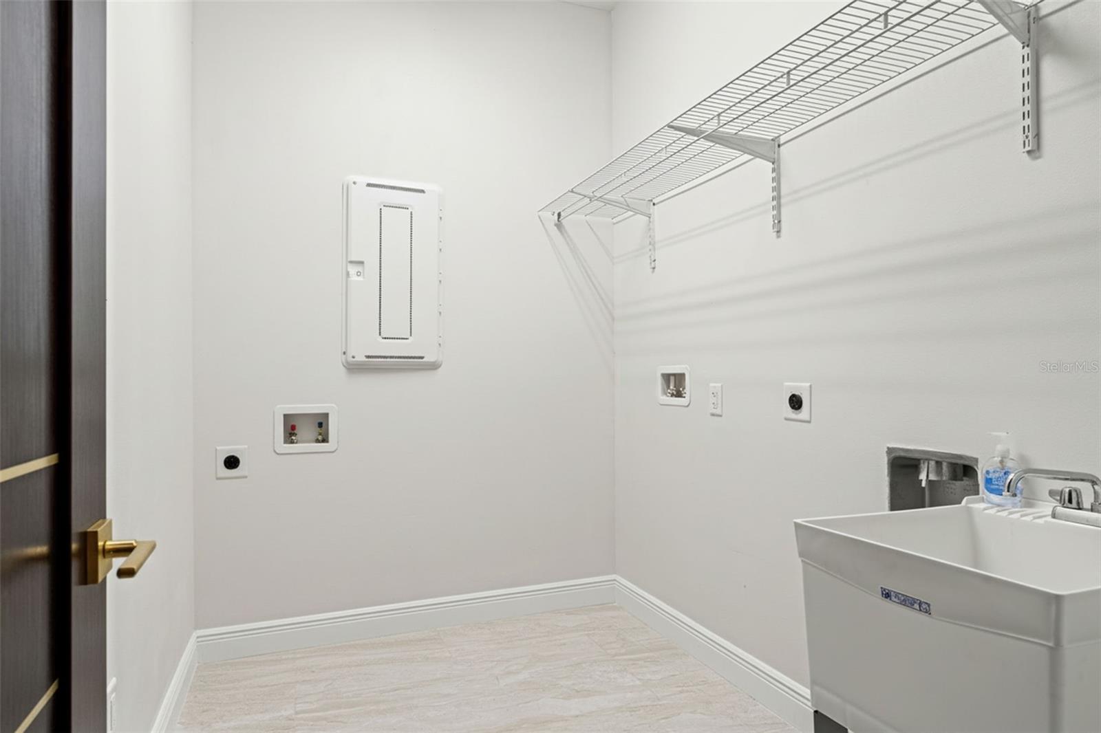 CHAMPIONS CLUB - Residential