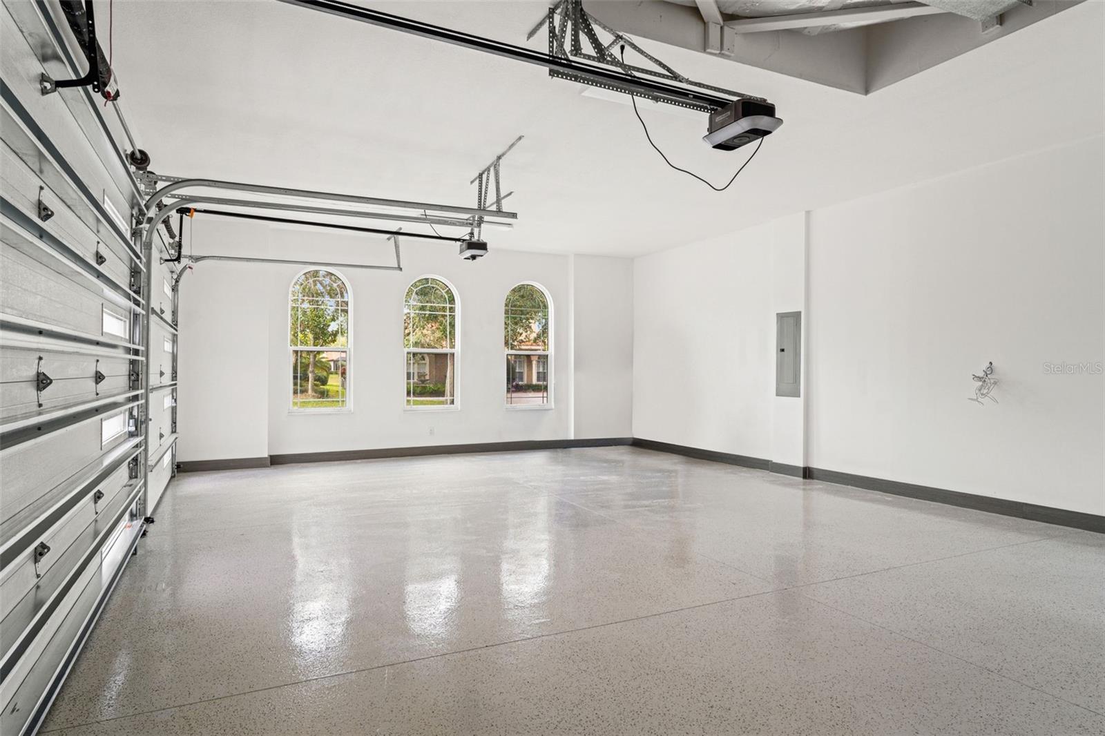 CHAMPIONS CLUB - Residential