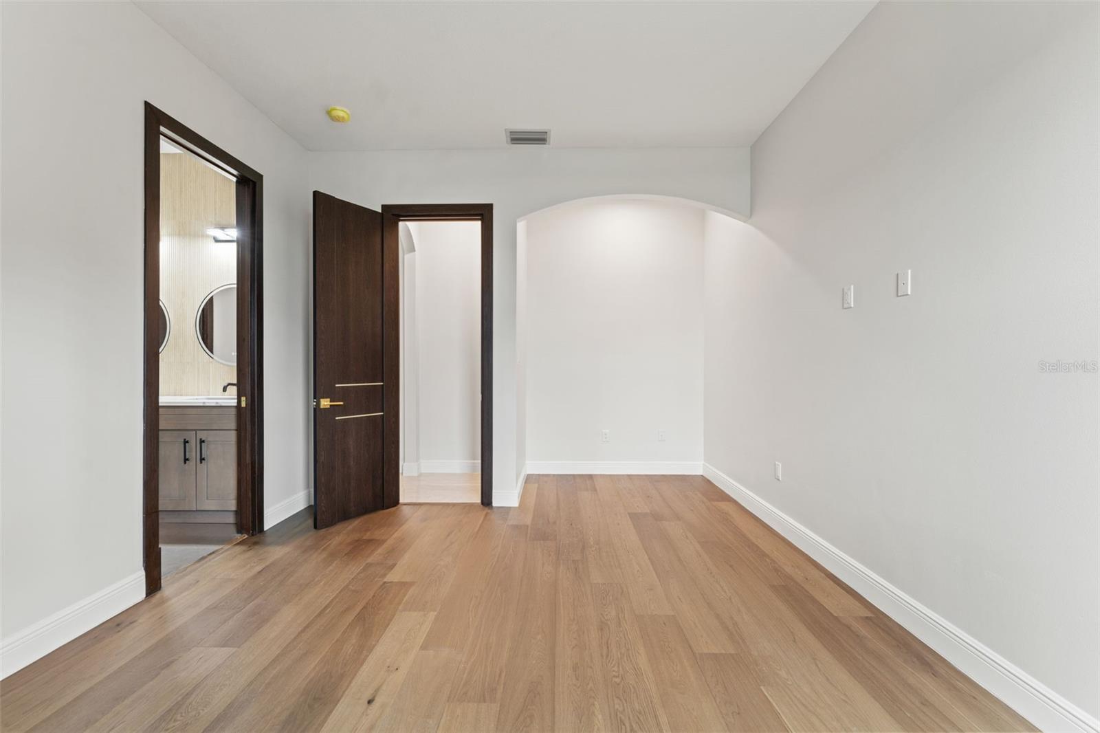 CHAMPIONS CLUB - Residential