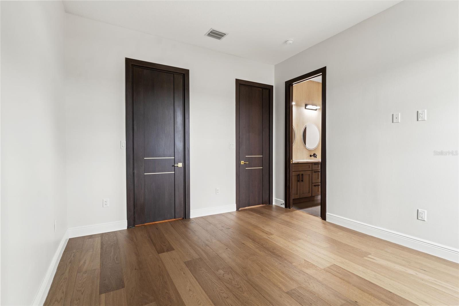 CHAMPIONS CLUB - Residential