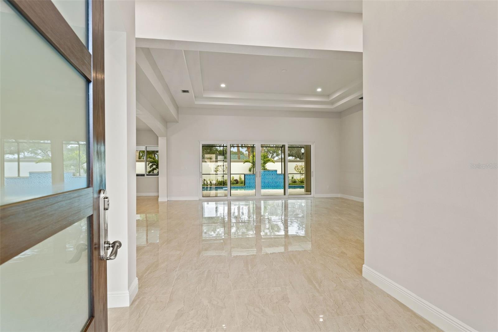 CHAMPIONS CLUB - Residential