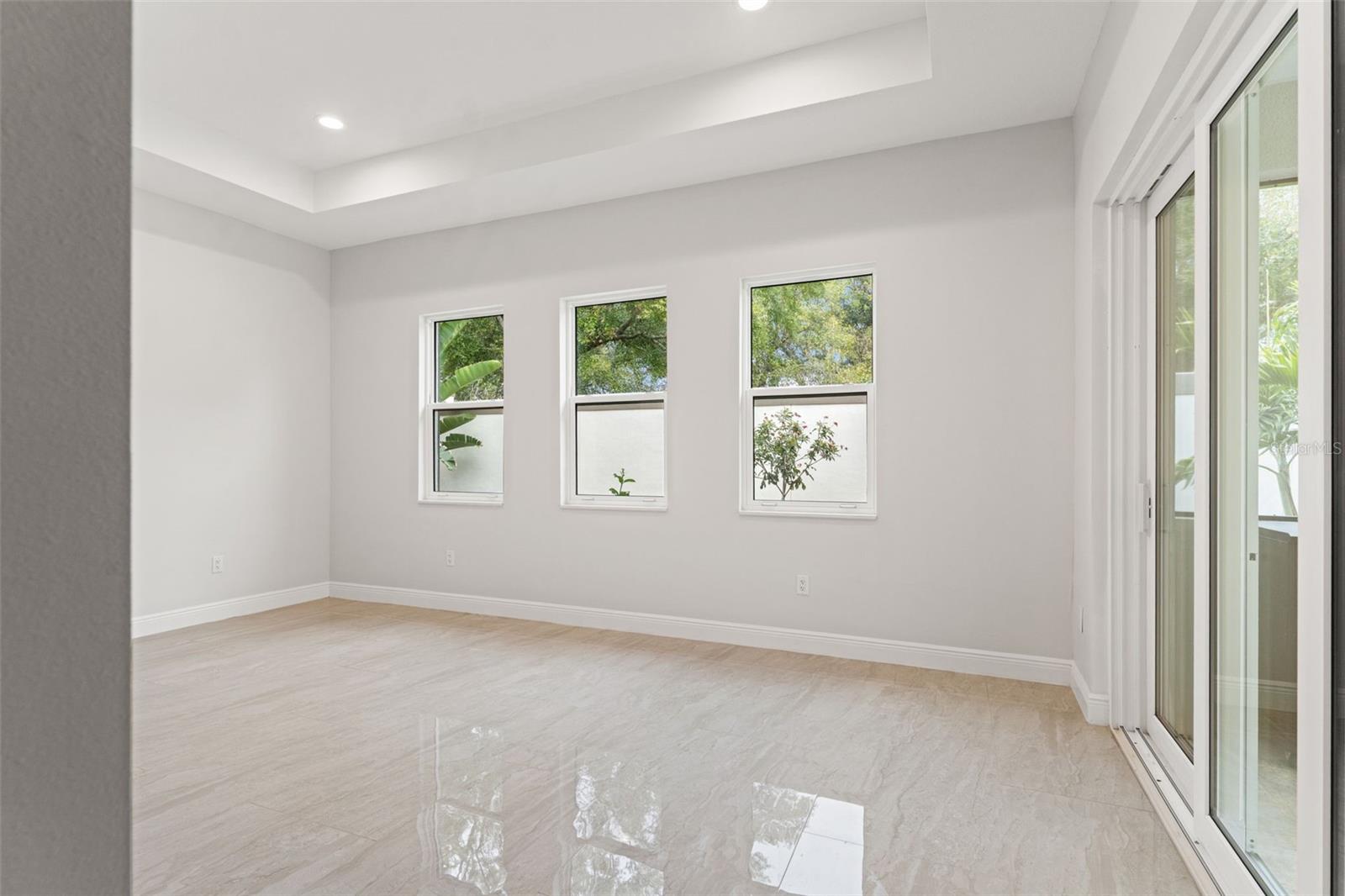 CHAMPIONS CLUB - Residential