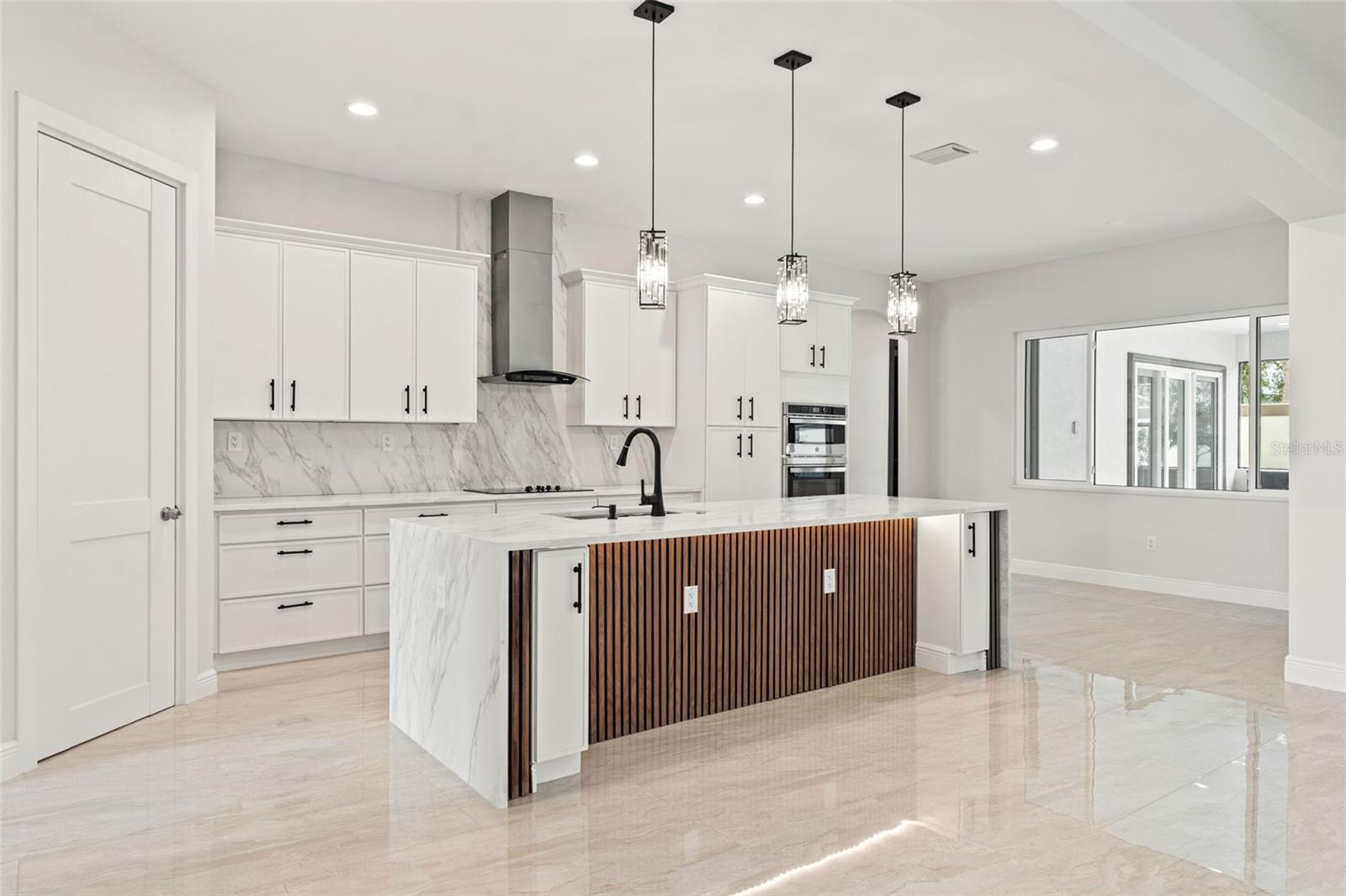 CHAMPIONS CLUB - Residential