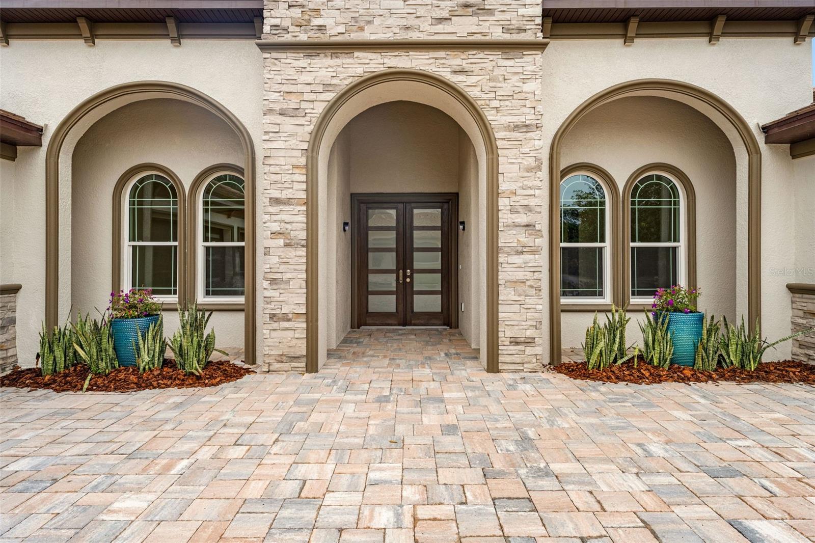 CHAMPIONS CLUB - Residential