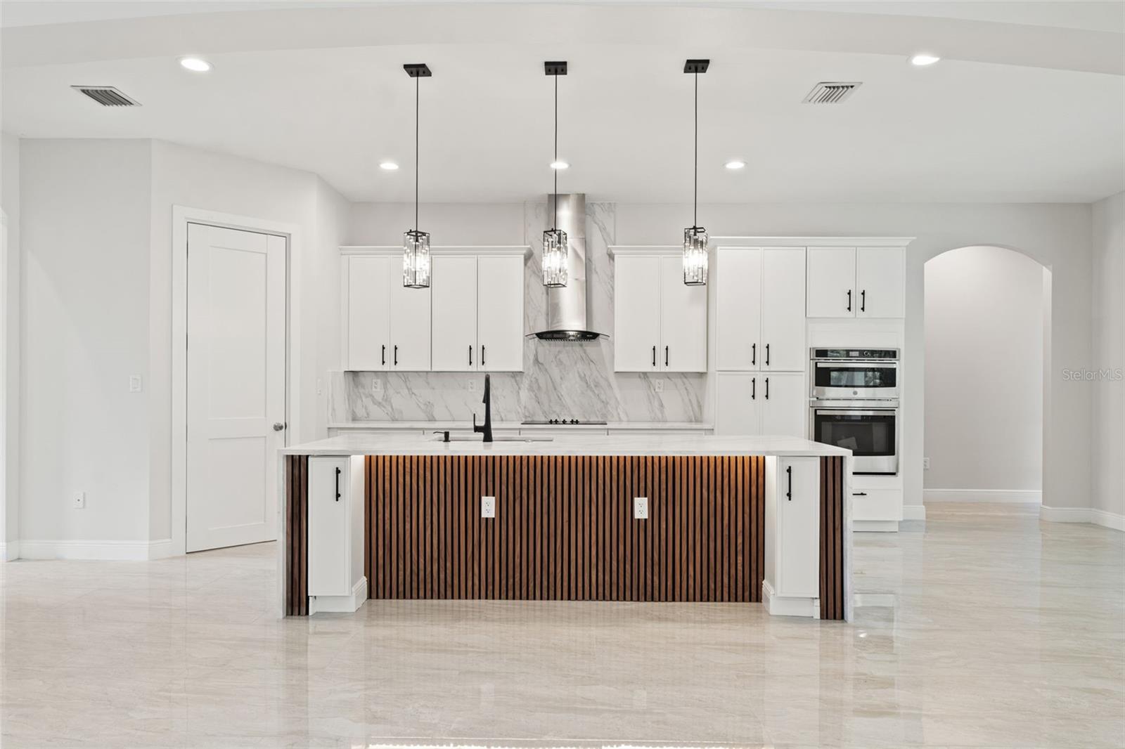 CHAMPIONS CLUB - Residential