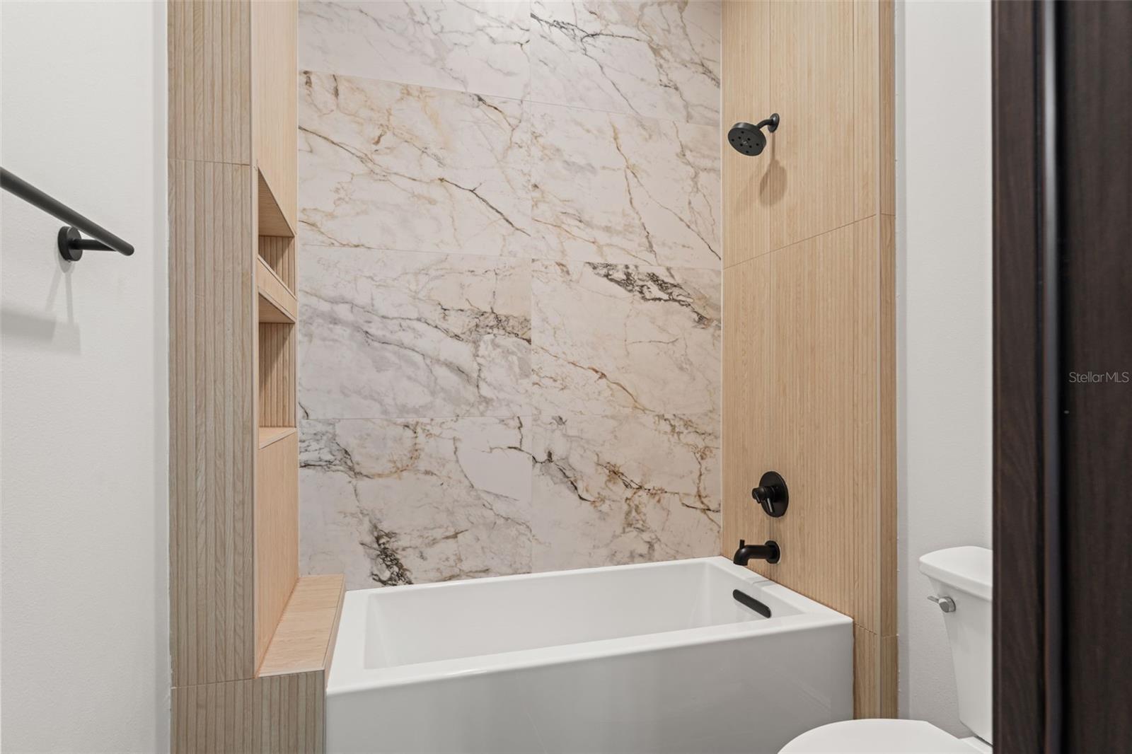 CHAMPIONS CLUB - Residential