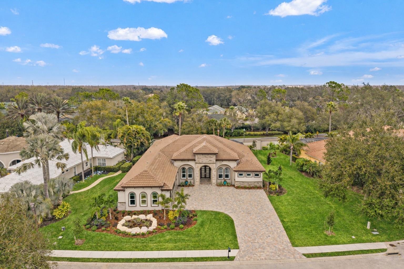 CHAMPIONS CLUB - Residential