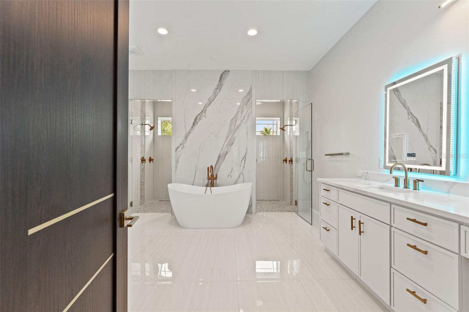 CHAMPIONS CLUB - Residential