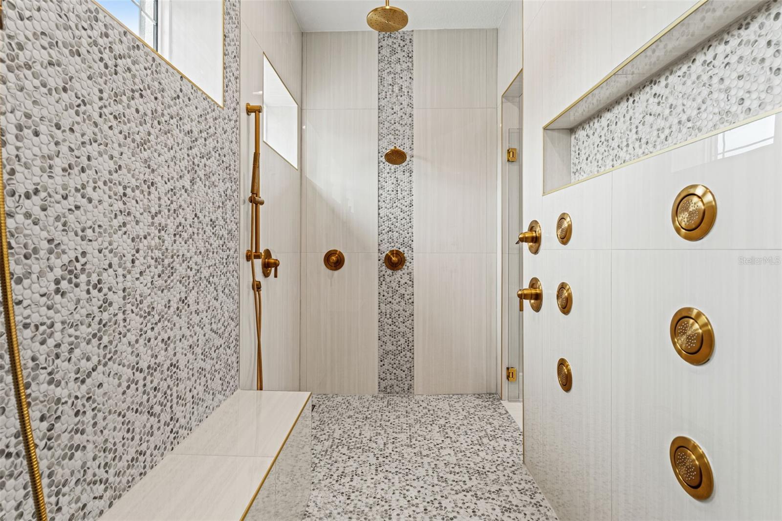 CHAMPIONS CLUB - Residential