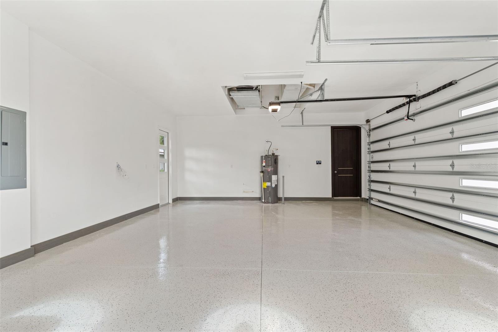 CHAMPIONS CLUB - Residential