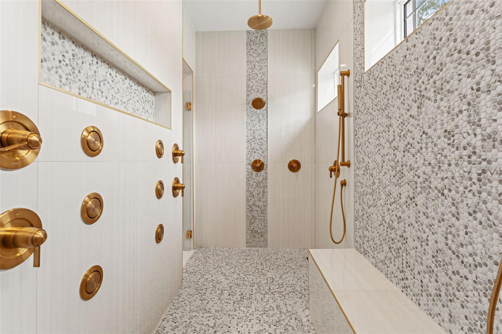 CHAMPIONS CLUB - Residential