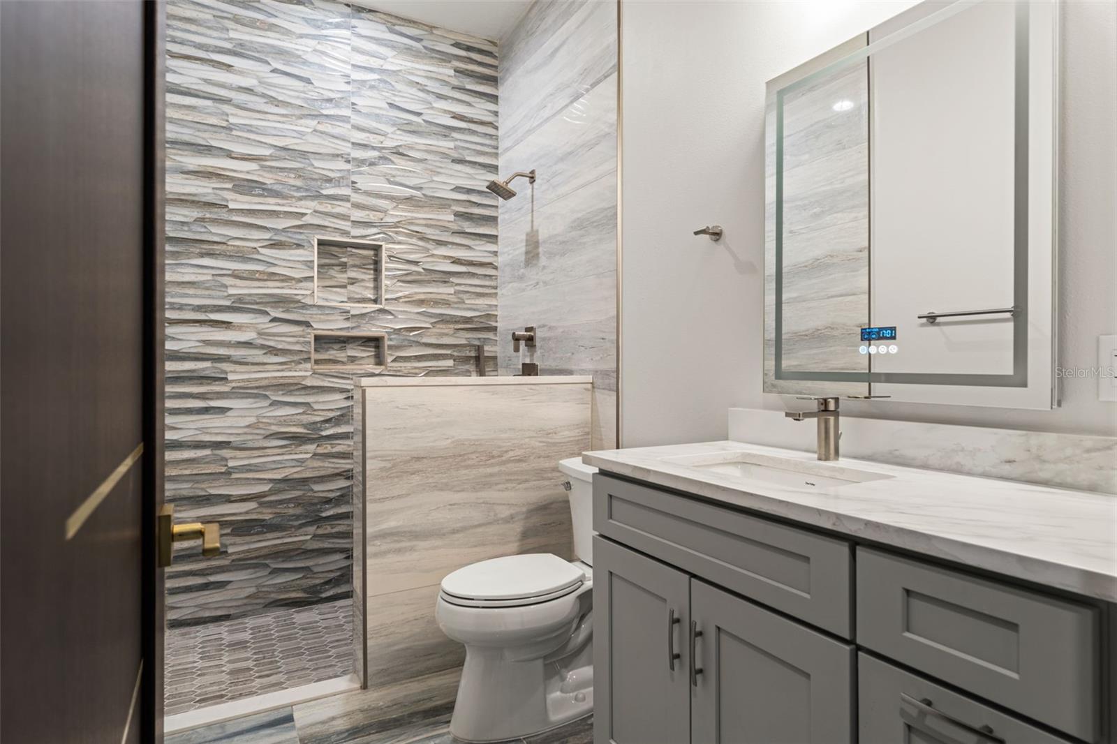 CHAMPIONS CLUB - Residential