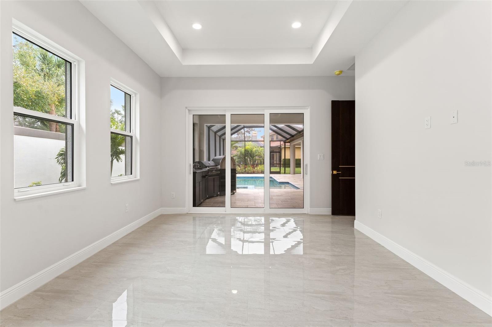 CHAMPIONS CLUB - Residential