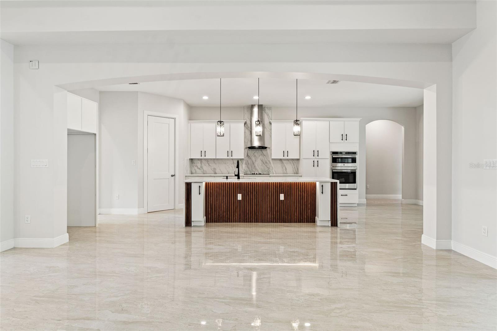 CHAMPIONS CLUB - Residential