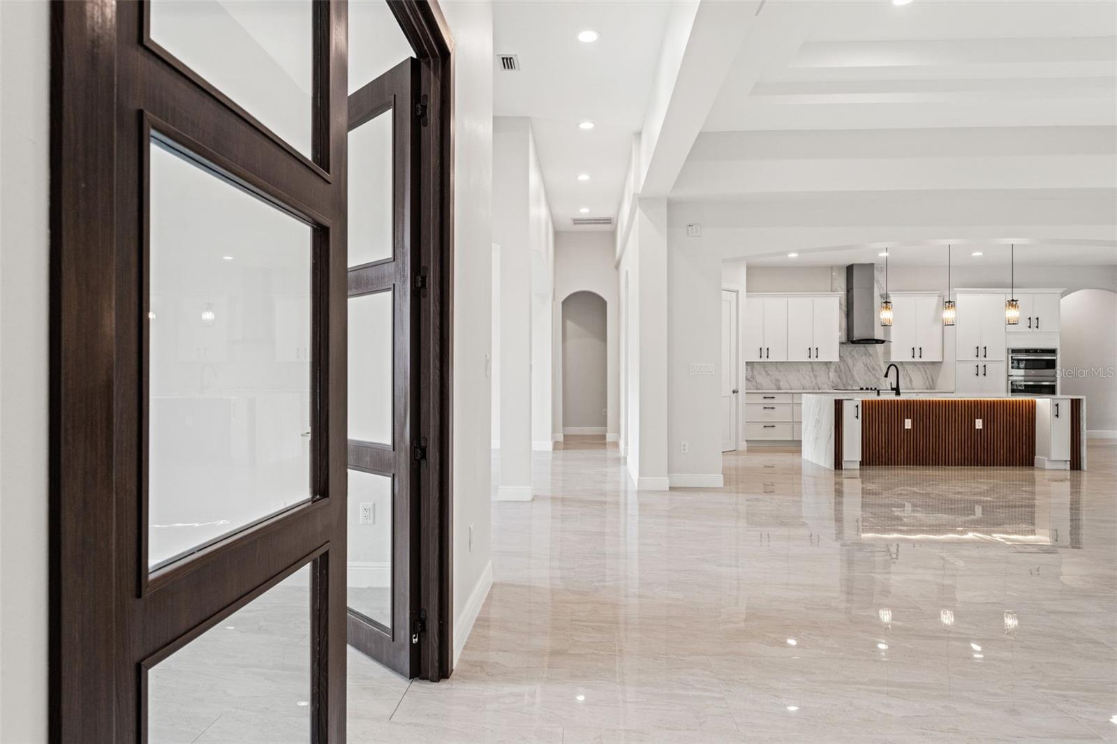 CHAMPIONS CLUB - Residential