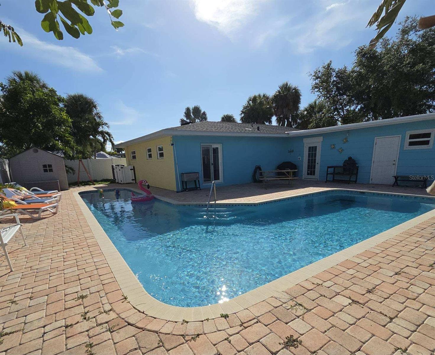 ST PETERSBURG BEACH NORTH UNIT 7 - Residential