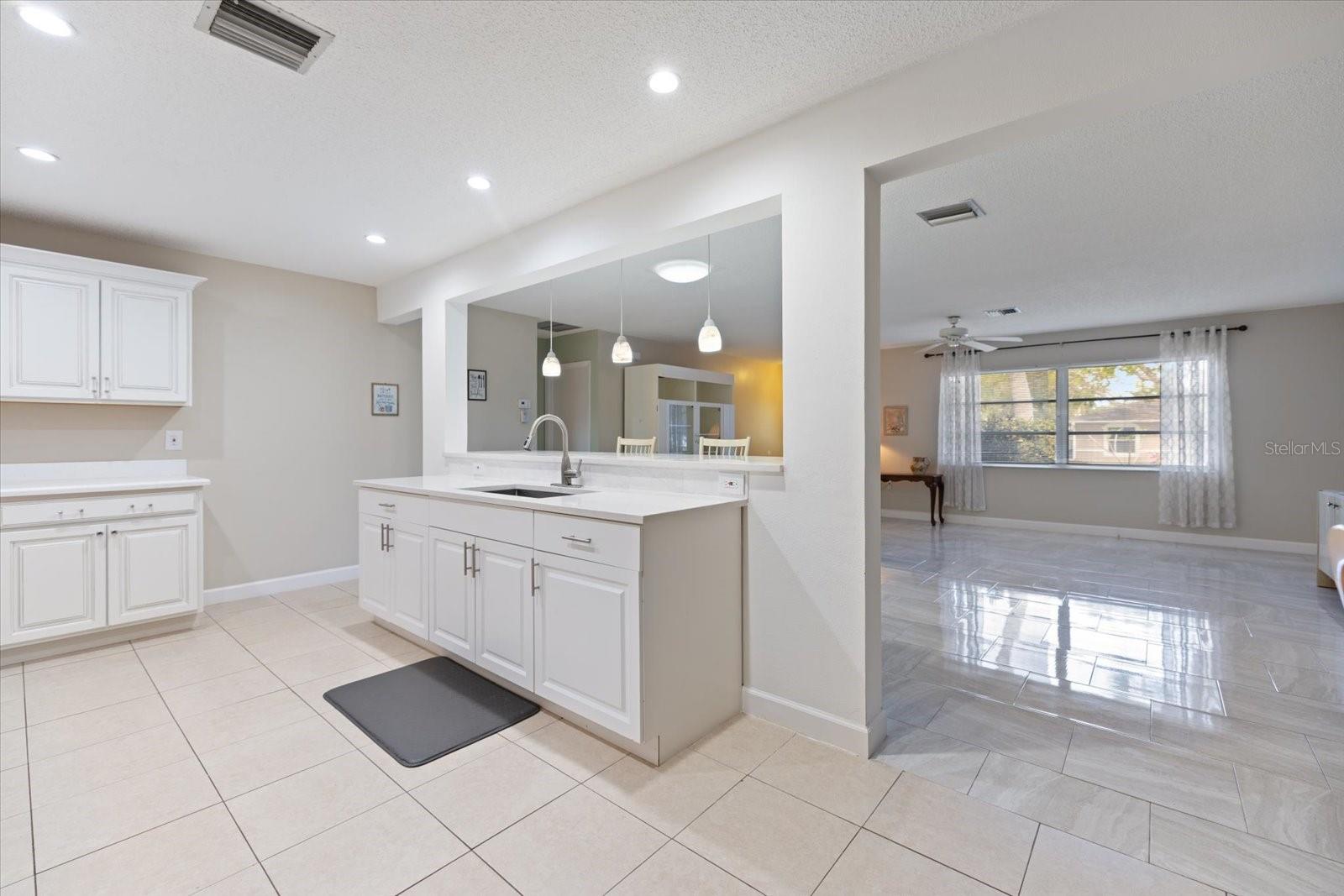 SOUTH VENICE - Residential