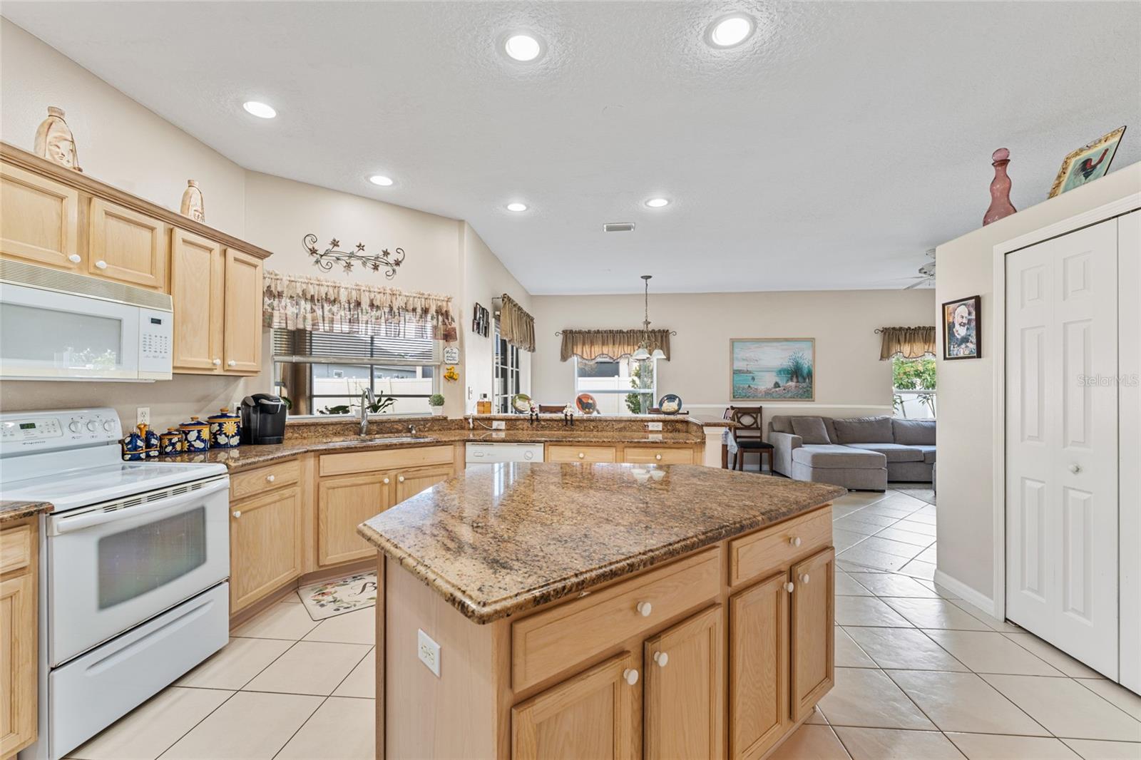 04 FAIRWAYS - Residential