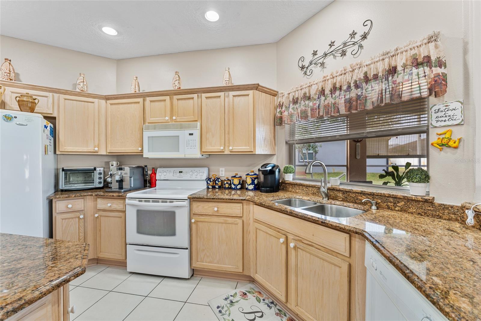 04 FAIRWAYS - Residential