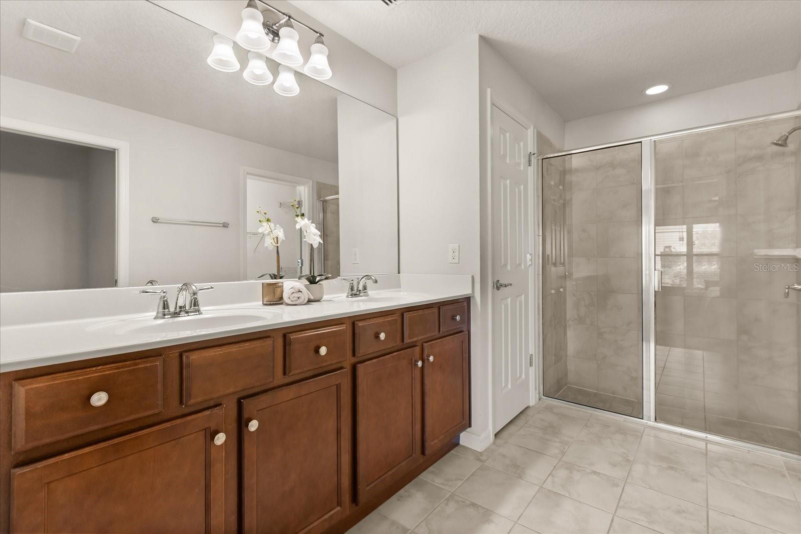 VILLAGEWALK/LK NONAC - Residential Lease