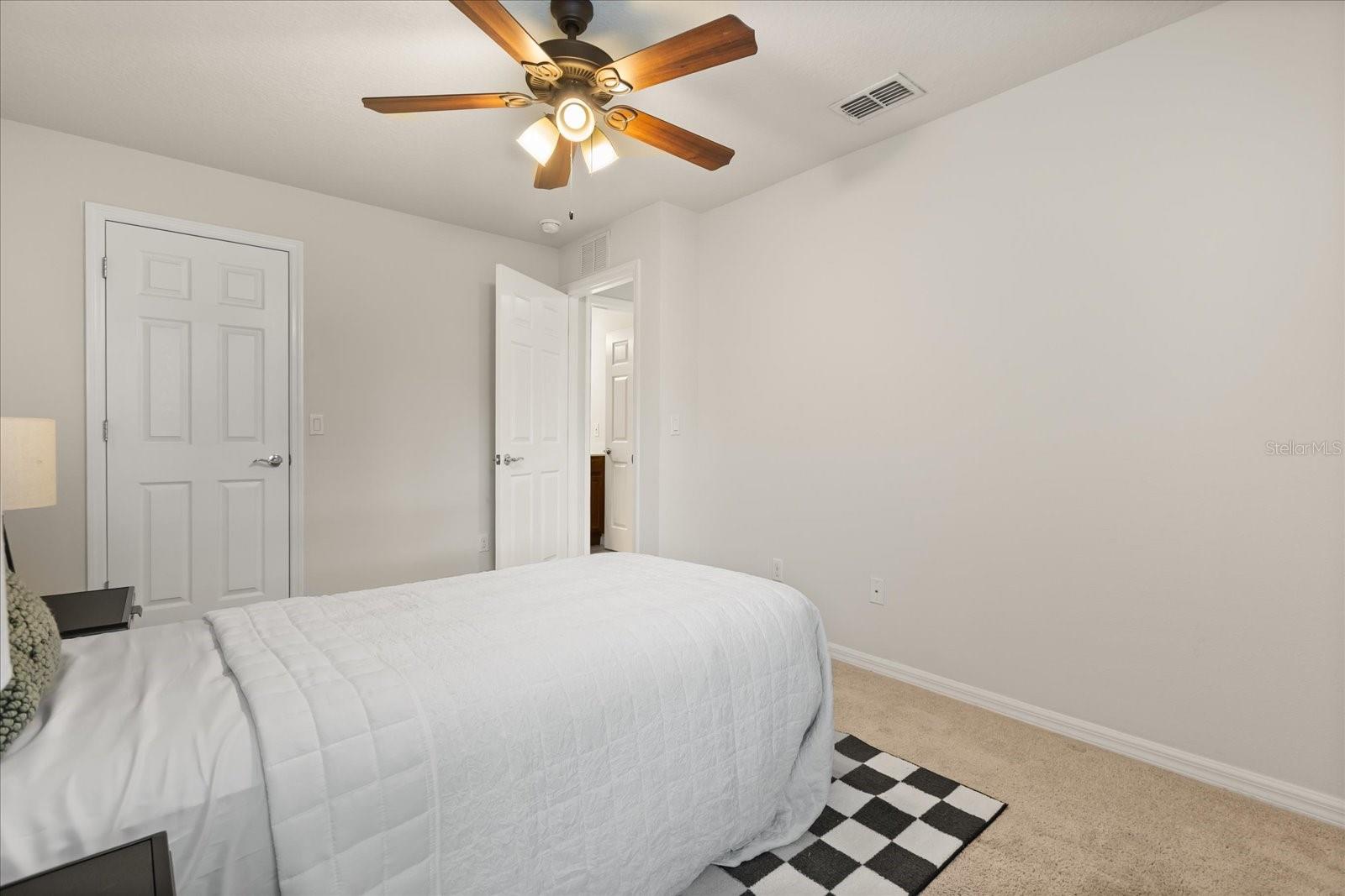 VILLAGEWALK/LK NONAC - Residential Lease