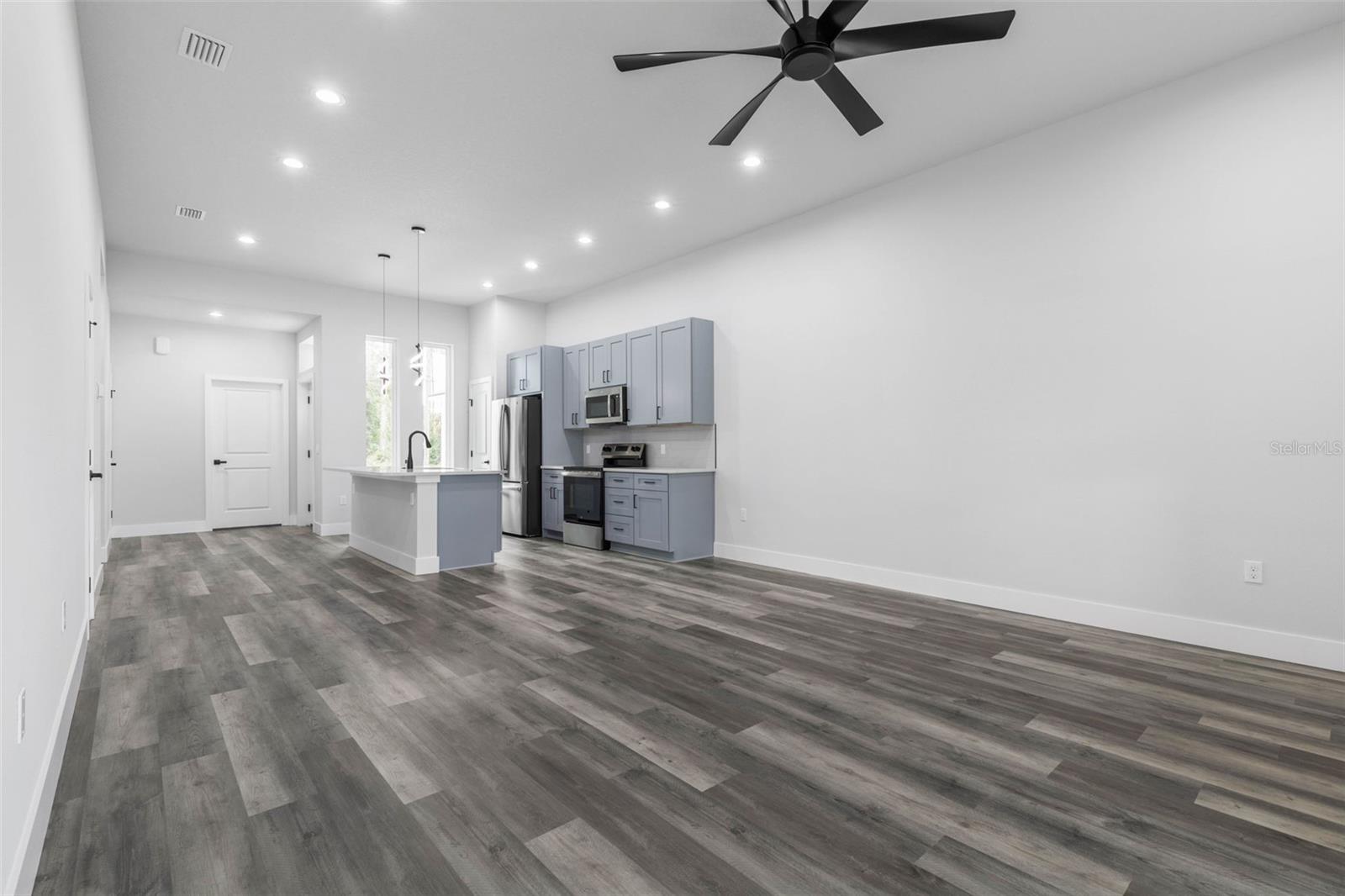 LEHIGH WOODS - Residential Income