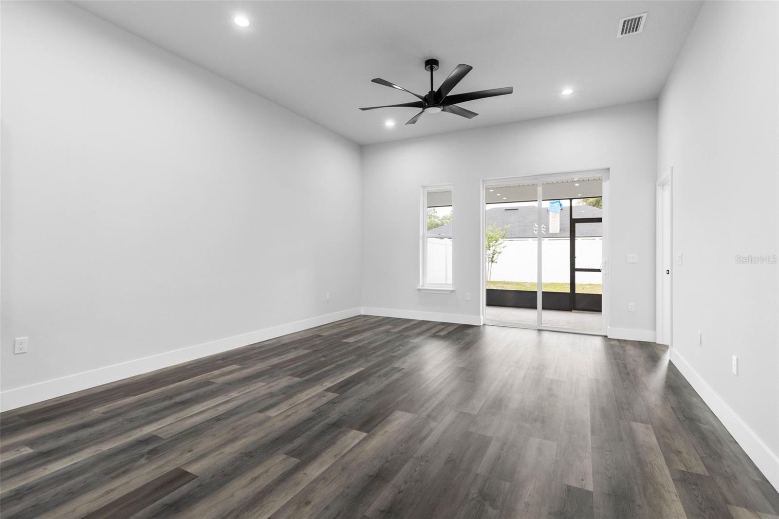 LEHIGH WOODS - Residential Income