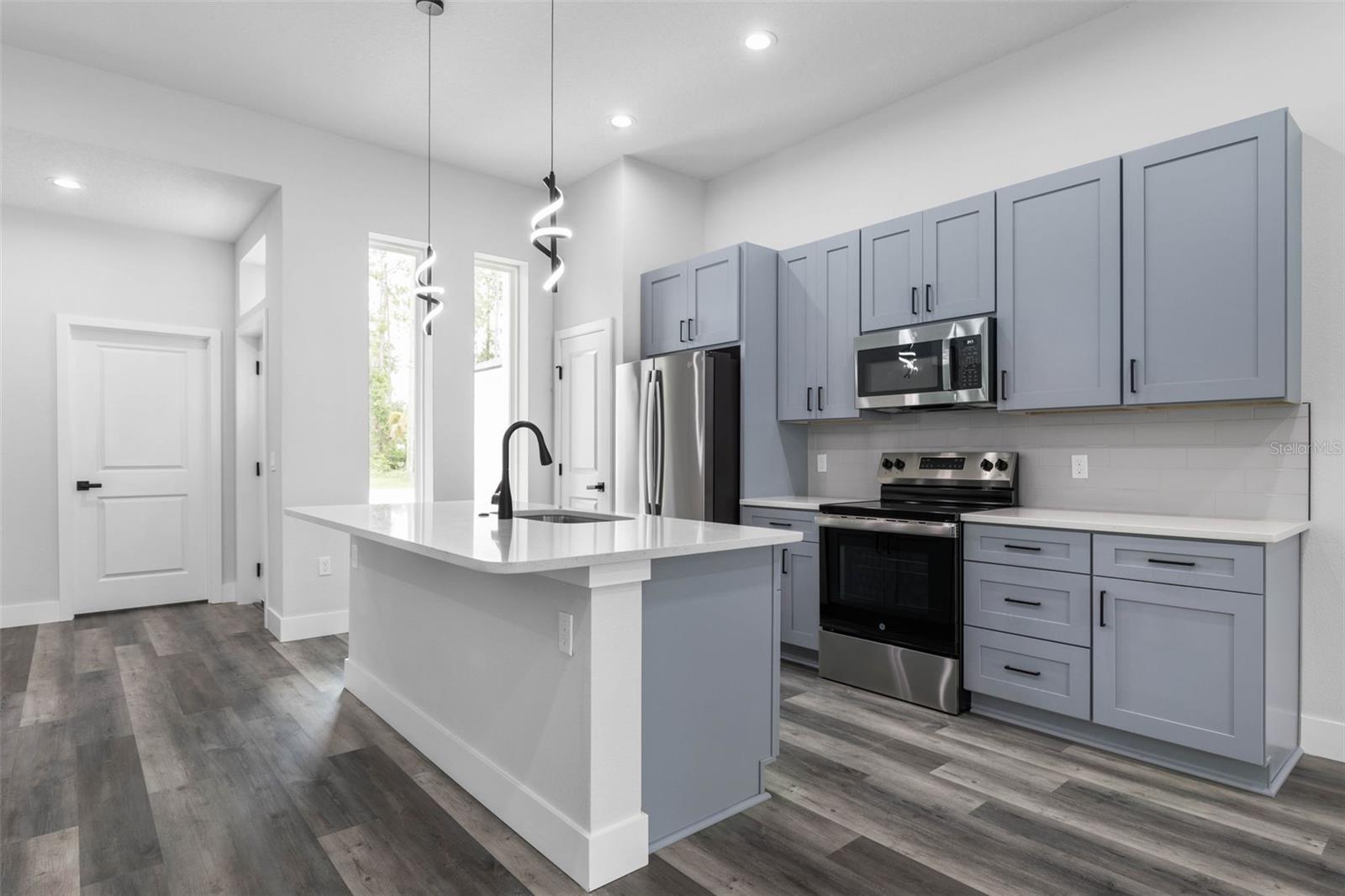 LEHIGH WOODS - Residential Income