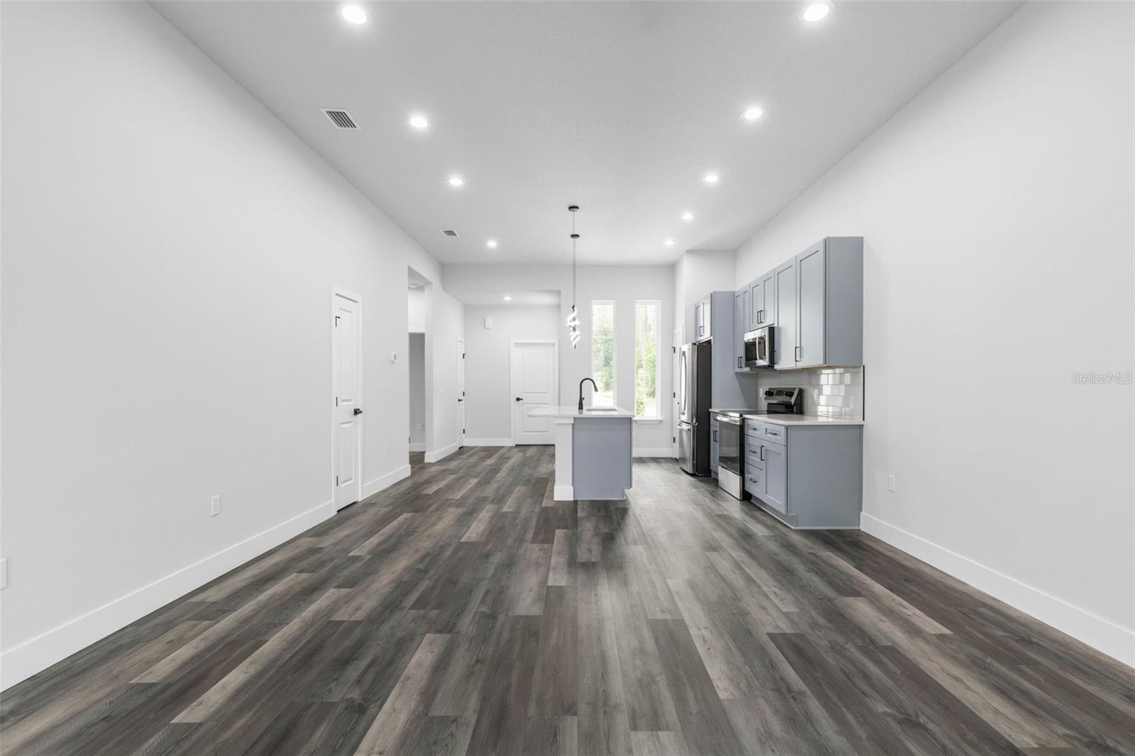 LEHIGH WOODS - Residential Income