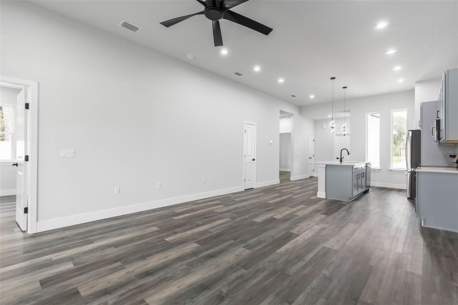 LEHIGH WOODS - Residential Income