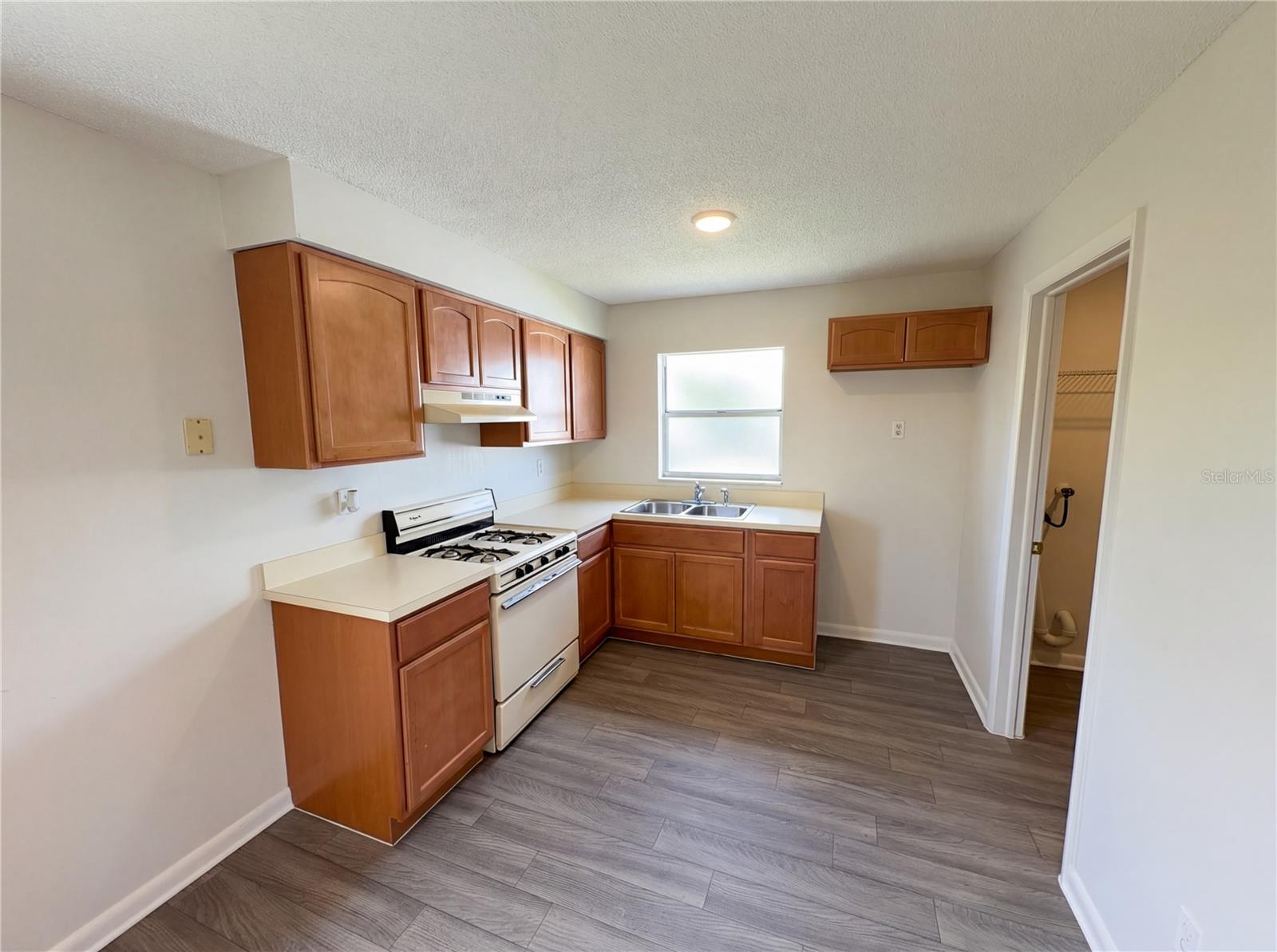 COUNTRY CLUB ESTATE - Residential