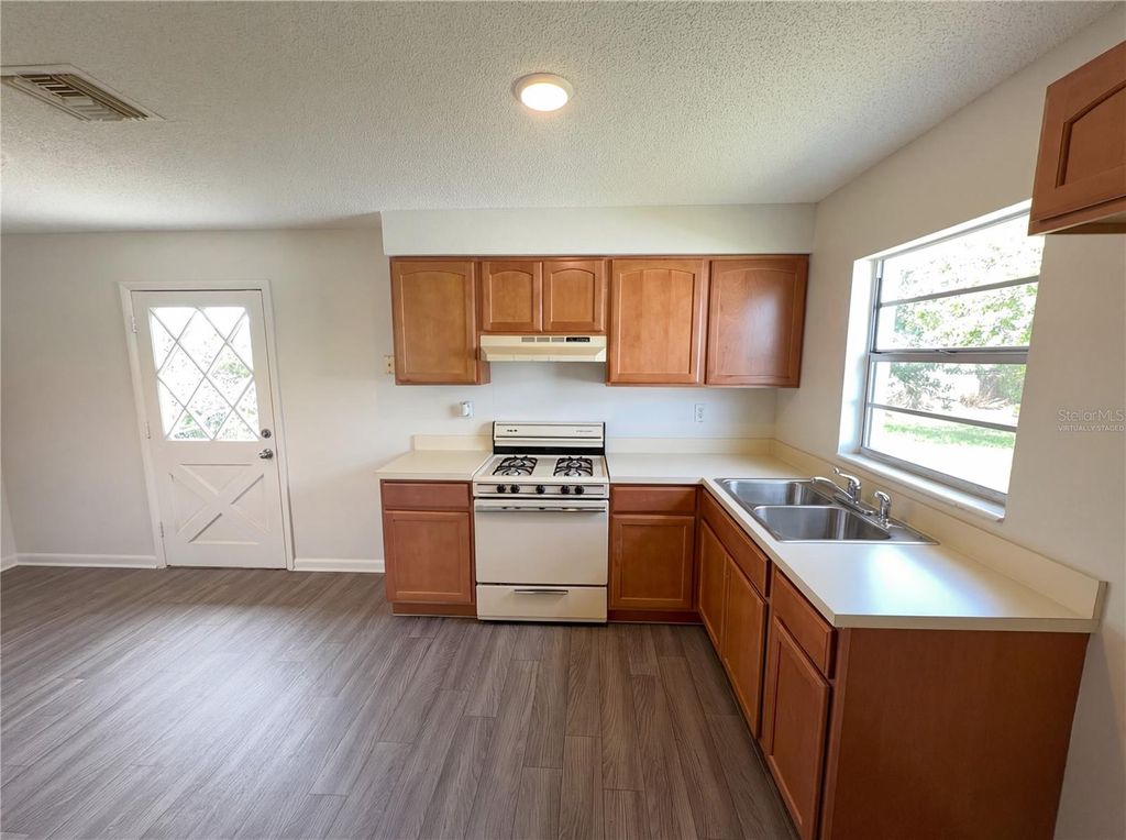 Photo of 905 Cedar Drive, Brooksville, FL 34601 (MLS # O6395914)