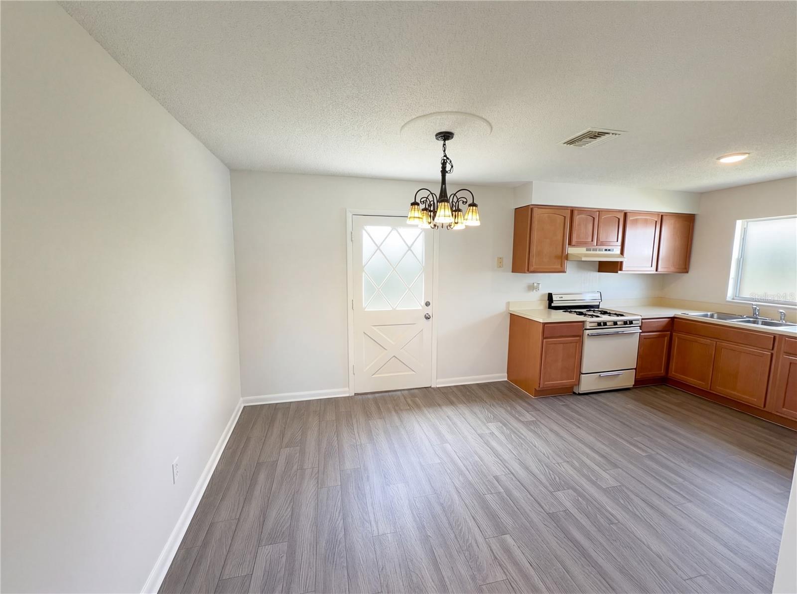 COUNTRY CLUB ESTATE - Residential