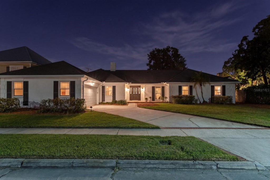 Photo of 2930 W Bayshore Court, Tampa, FL 33611 (MLS # TB8562261)