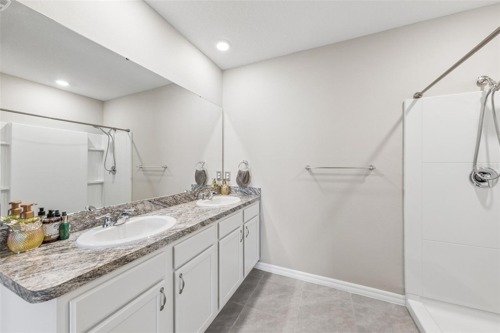 EDEN HILLS - Residential