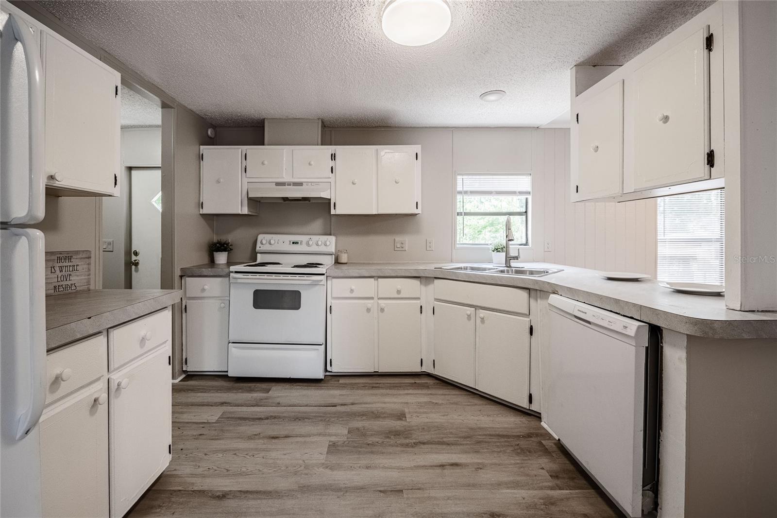 COUNTRY VIEW ESTATES - Residential