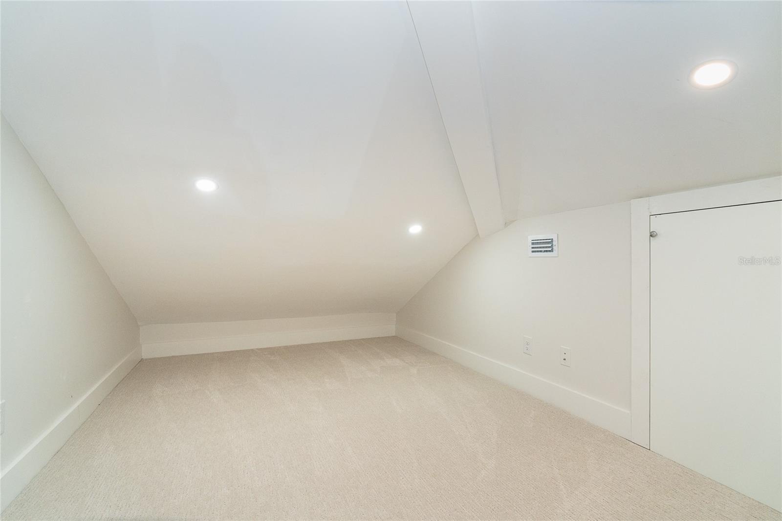 PALM ISLAND VILLAGE BLDG 03 - Residential