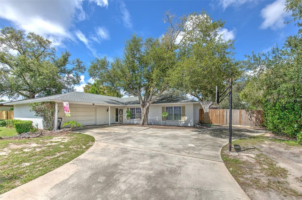 Photo of 1802 Cherry Ridge Lane, Brandon, FL 33511 (MLS # TB8544027)