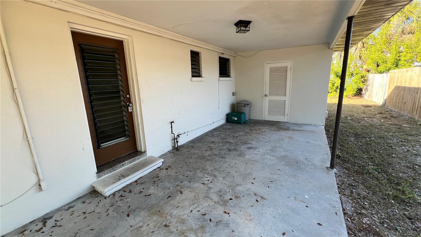 LAKE BELLEAIR - Residential Lease