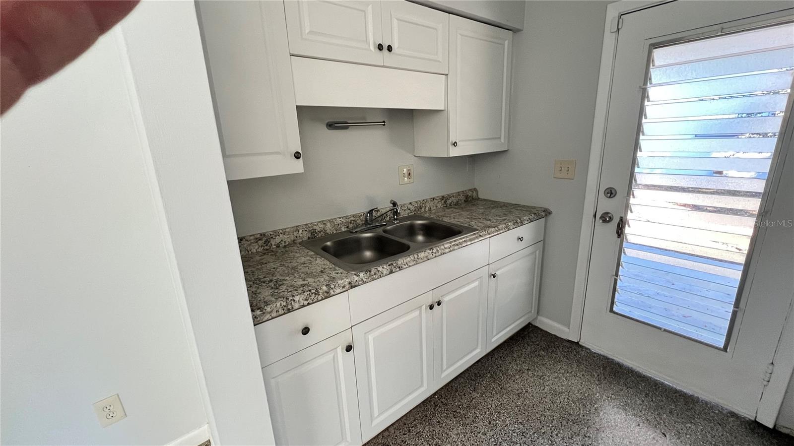 LAKE BELLEAIR - Residential Lease