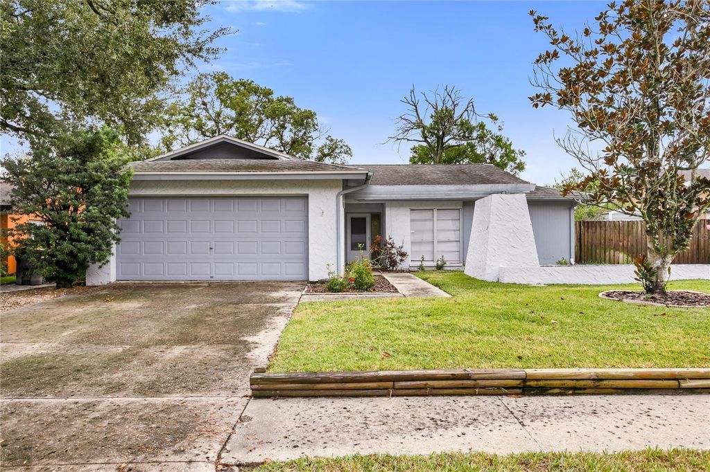 Photo of 820 Ambassador Loop, Tampa, FL 33613 (MLS # TB8455830)