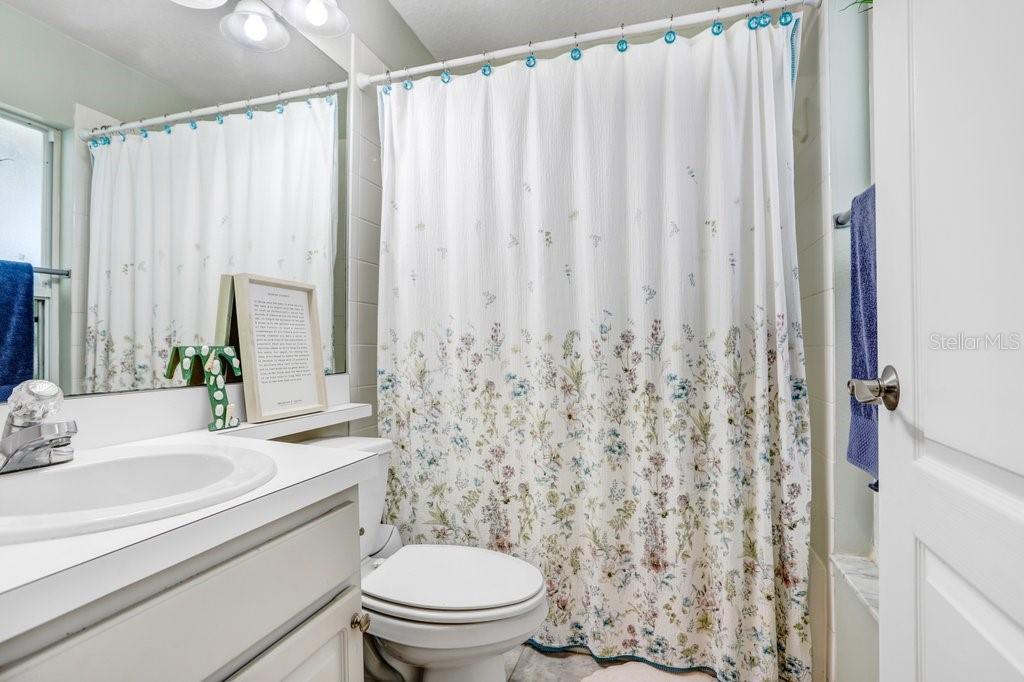 TWIN LAKES - Residential