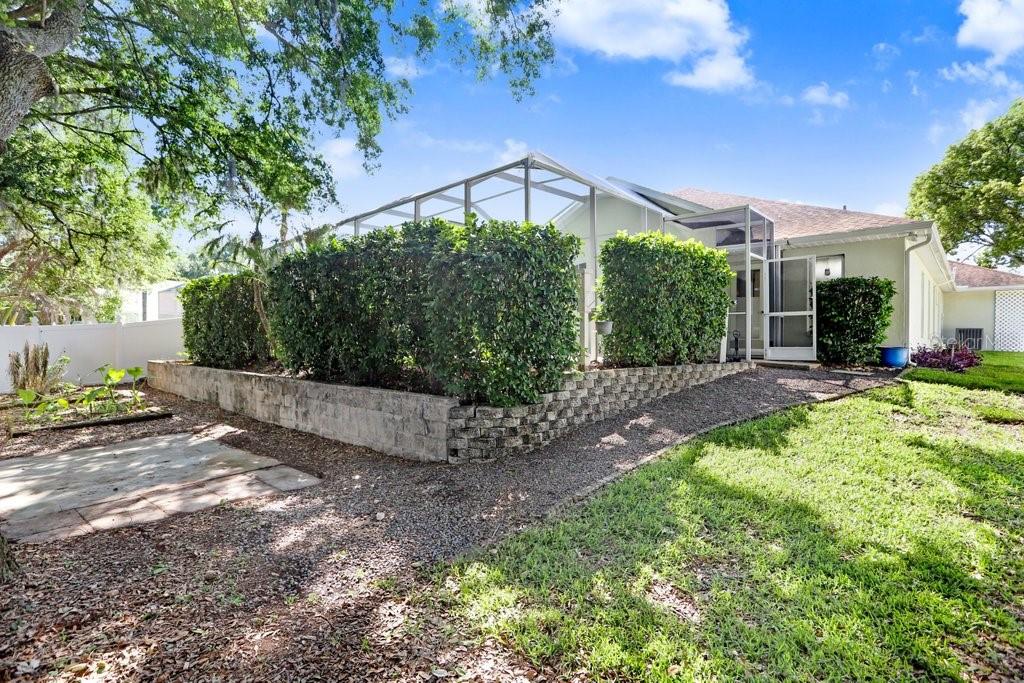 TWIN LAKES - Residential