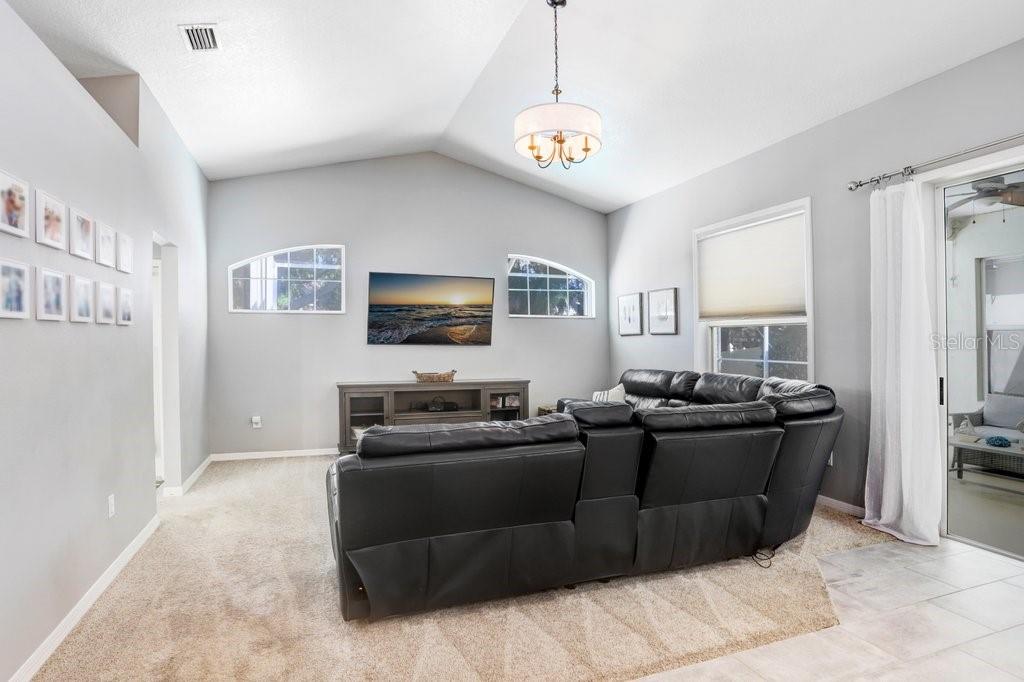 TWIN LAKES - Residential