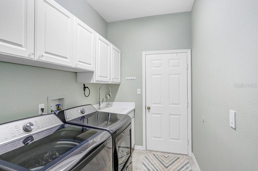 TWIN LAKES - Residential