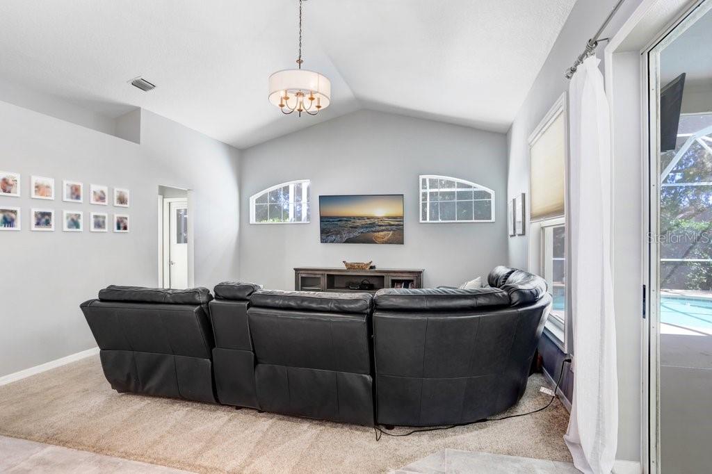 TWIN LAKES - Residential