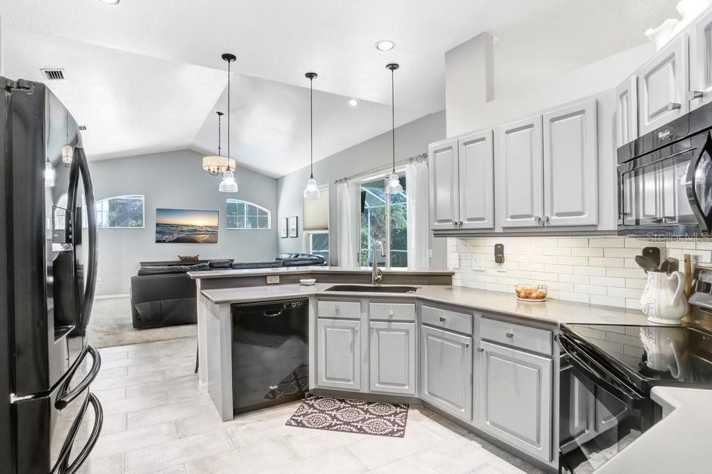 TWIN LAKES - Residential